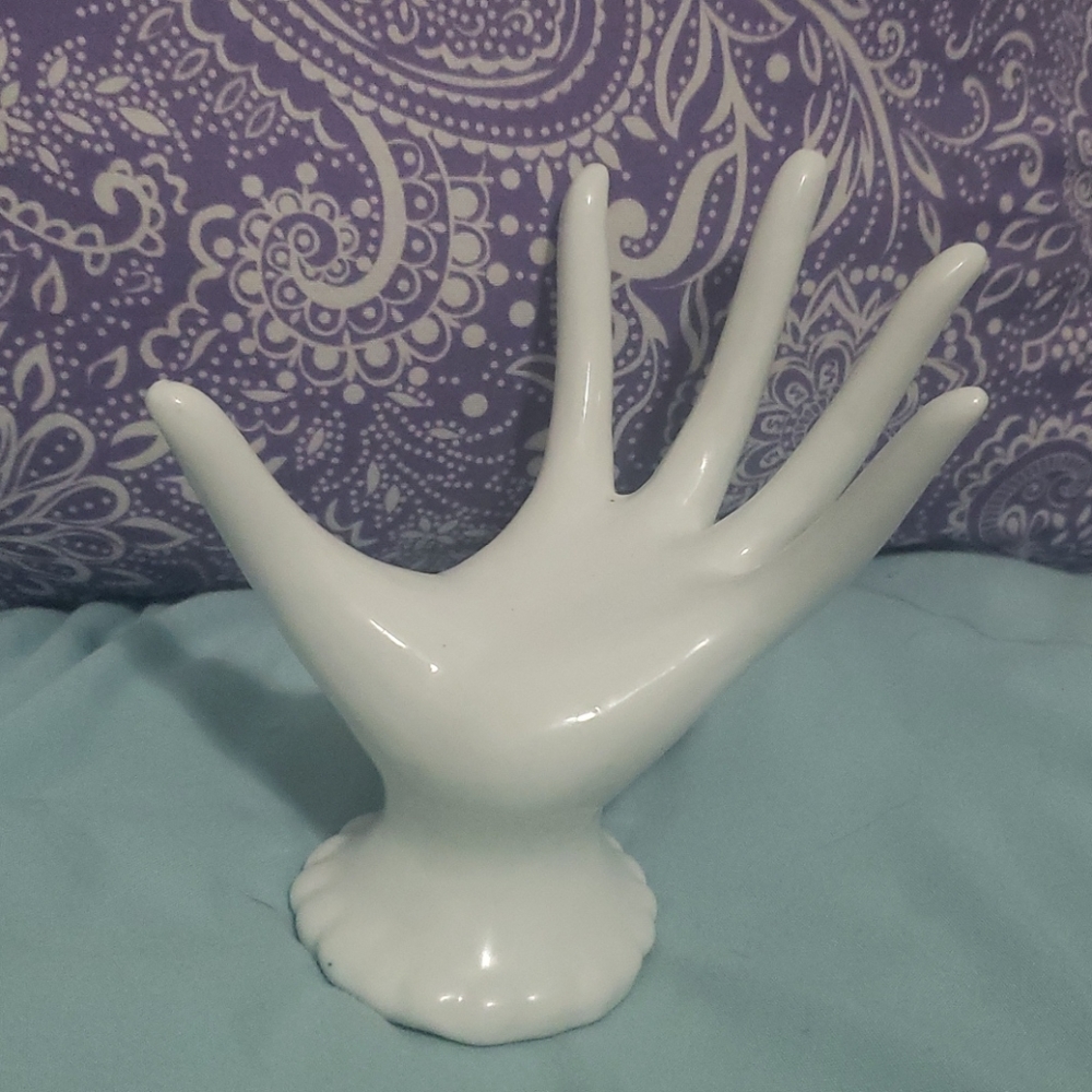 Porcelain hand display